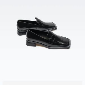 MIISTA CRIMSON BLACK LOAFERS